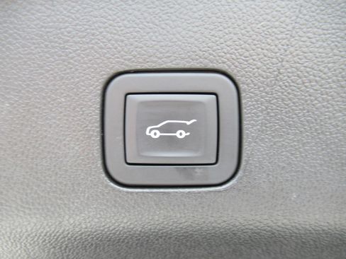 Used 2025 GMC Yukon XL Denali AWD/4WD image 39