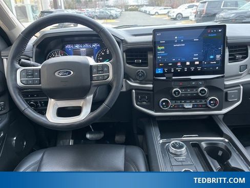 Used 2022 Ford Expedition XLT image 17