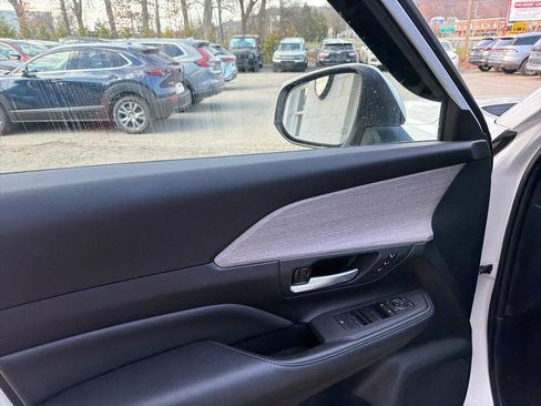 Used 2024 Toyota Grand Highlander AWD image 17