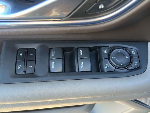 Used 2022 Chevrolet Tahoe LT w/ Luxury Package AWD/4WD image 12
