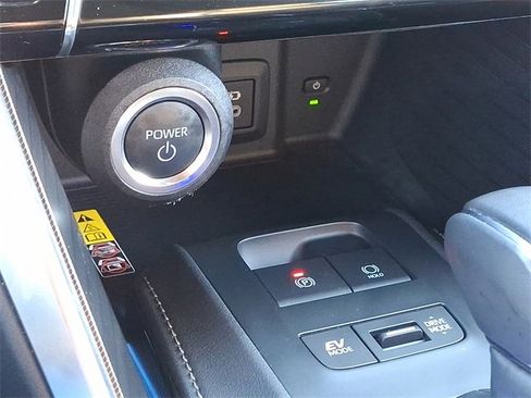 Certified 2024 Toyota Venza XLE image 23