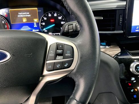 Used 2023 Ford Explorer Limited AWD/4WD image 22