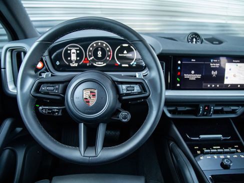 Certified 2026 Porsche Cayenne AWD/4WD image 9