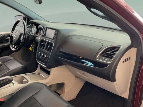 Used 2019 Dodge Grand Caravan SXT FWD image 32