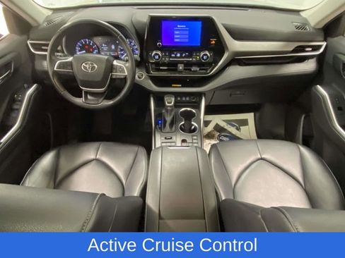 Used 2024 Toyota Highlander XLE image 11