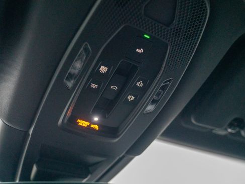 Used 2025 Porsche Cayenne image 20