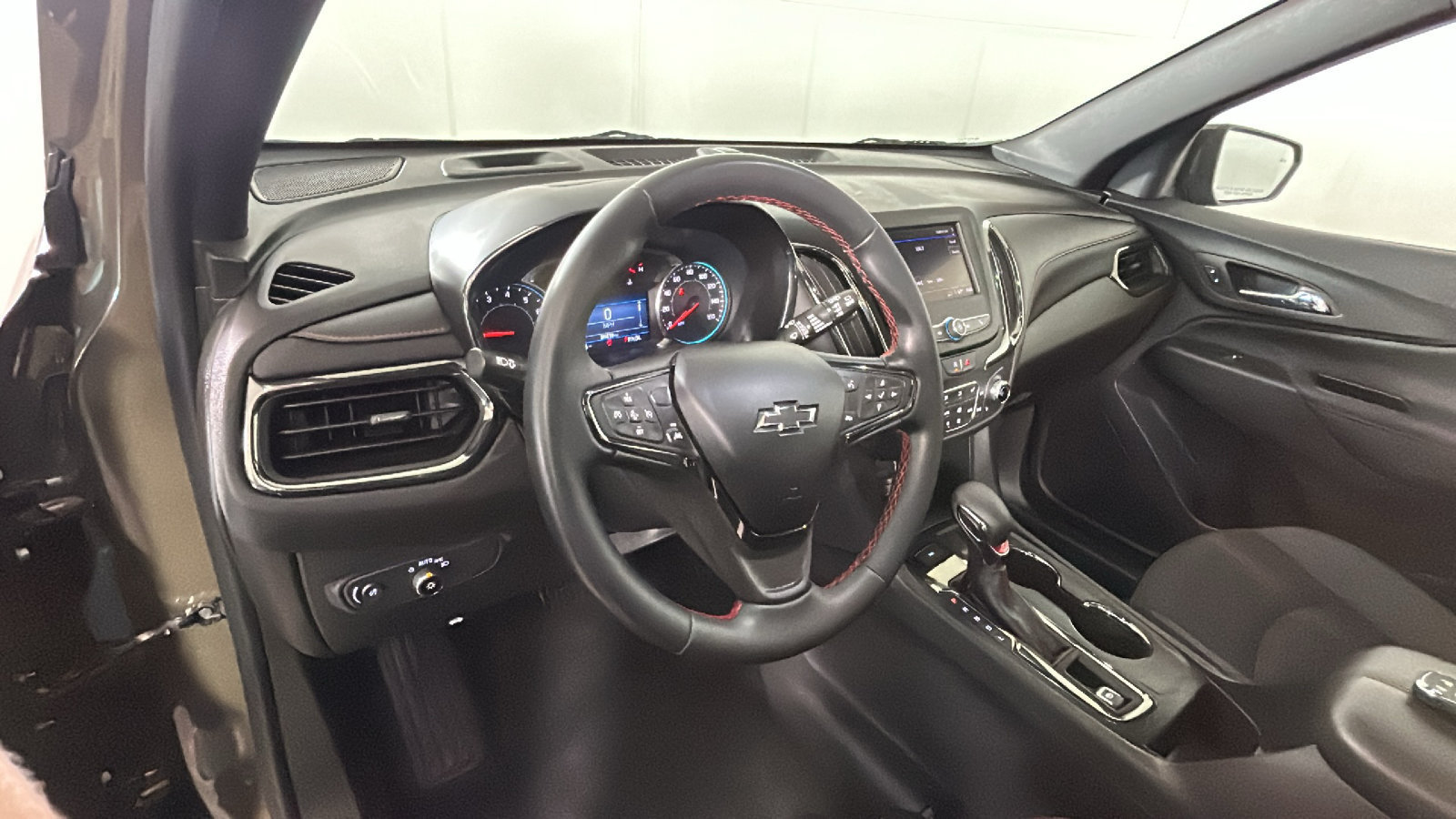 Used 2024 Chevrolet Equinox RS AWD/4WD image 16