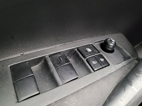 Used 2020 Toyota Corolla LE image 27