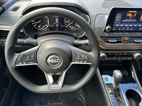 Used 2024 Nissan Altima 2.5 SV image 15