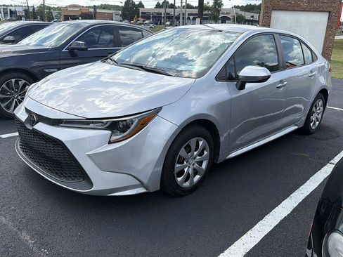 Used 2022 Toyota Corolla LE FWD image 1