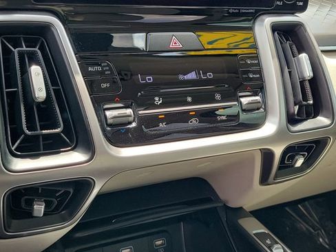 Used 2022 Kia Sorento S w/ Panoramic Sunroof Package image 33