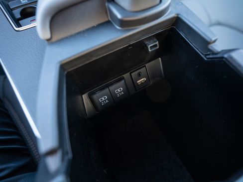 Used 2019 Toyota Avalon XSE image 33