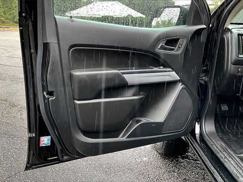 Used 2022 Chevrolet Colorado LT w/ Fleet Safety Package image 18