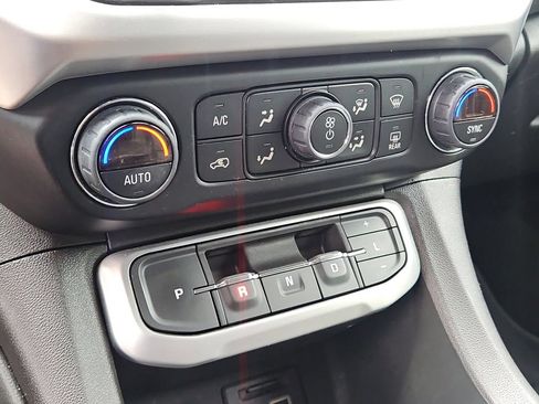 Used 2023 GMC Acadia SLT FWD image 31