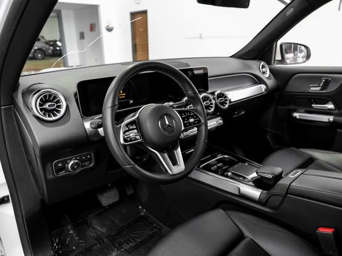 Used 2021 Mercedes-Benz GLB 250 w/ Premium Package image 3