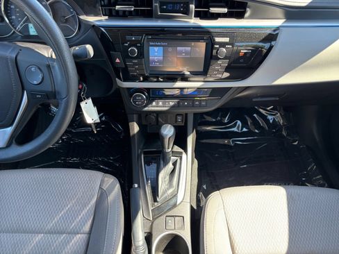 Used 2015 Toyota Corolla LE FWD image 15
