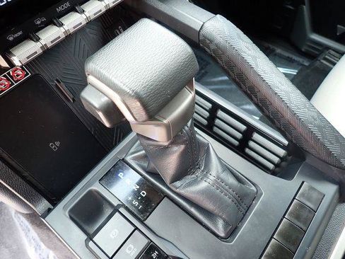 Certified 2024 Toyota Tacoma SR5 AWD/4WD image 23