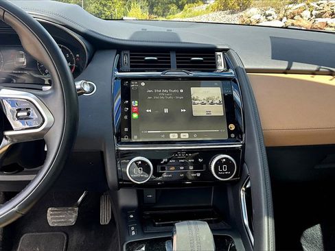 Used 2022 Jaguar E-PACE SE image 30