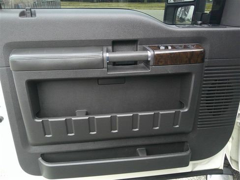 Used 2015 Ford F350 Platinum image 9