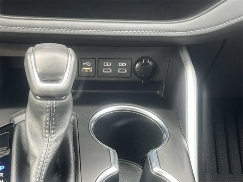 Used 2023 Toyota Highlander LE image 23