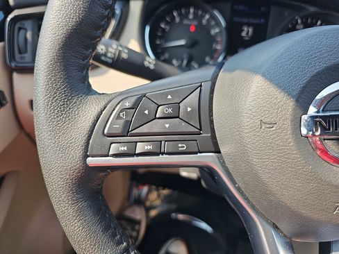 Used 2020 Nissan Rogue SL FWD image 14