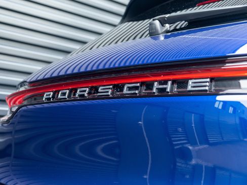 Certified 2025 Porsche Macan image 38