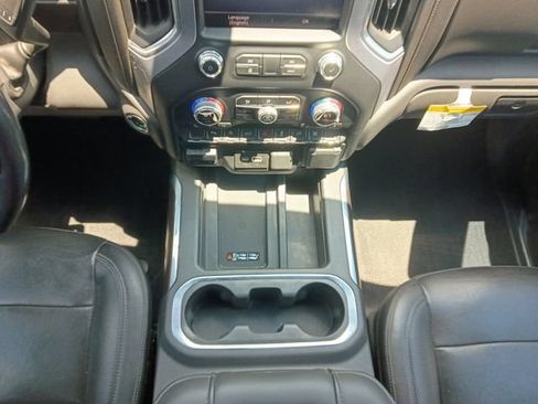 Used 2020 GMC Sierra 1500 SLT RWD image 3