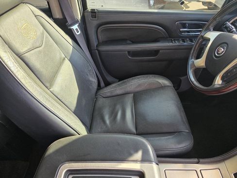 Used 2012 Cadillac Escalade Platinum RWD image 9