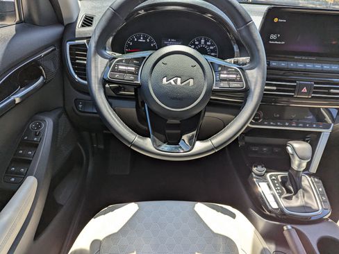 Certified 2022 Kia Seltos EX AWD/4WD image 13