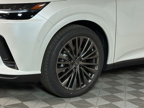 New 2026 Lexus RX 450h AWD w/ Convenience Package image 4