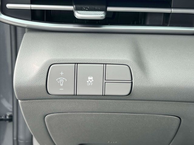Certified 2025 Hyundai Elantra Sport FWD image 18
