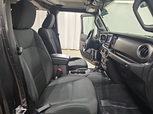 Used 2018 Jeep Wrangler Unlimited Sport S AWD/4WD image 13