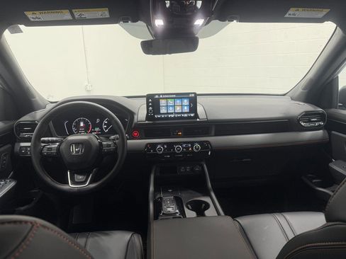 Used 2025 Honda Pilot TrailSport image 36