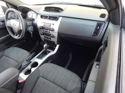 Used 2010 Ford Focus SE image 16