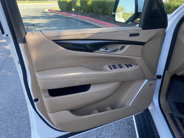 Used 2019 Cadillac Escalade Platinum AWD/4WD image 18
