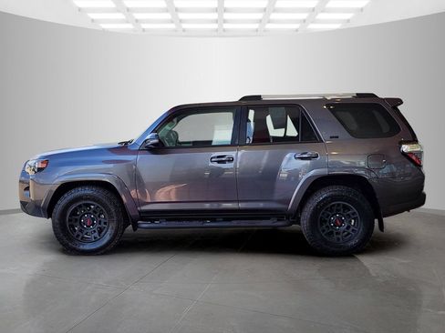 Used 2021 Toyota 4Runner SR5 Premium w/ Moonroof Package RWD image 8