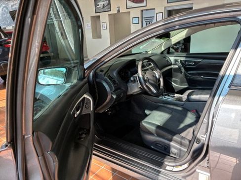 Used 2017 Nissan Altima 2.5 SR FWD image 14