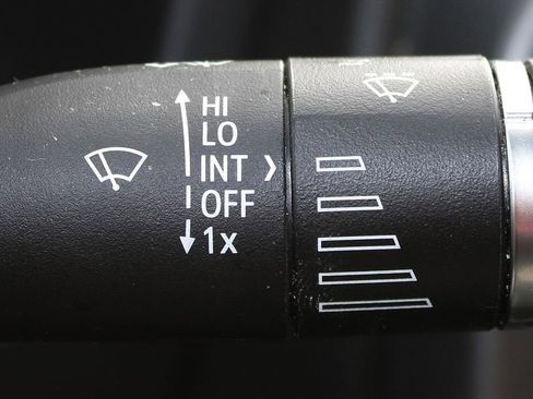 Used 2023 GMC Acadia AT4 w/ Technology Package image 28