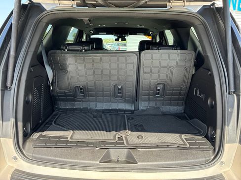 Used 2023 Chevrolet Tahoe Z71 w/ Luxury Package AWD/4WD image 20