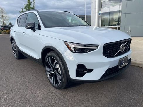 Used 2026 Volvo XC40 B5 Ultra w/ Climate Package image 2