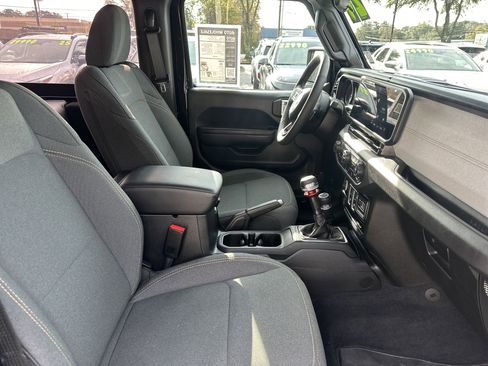 Used 2024 Jeep Wrangler Sport S image 13
