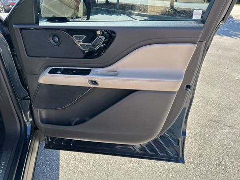 Used 2022 Lincoln Aviator Reserve w/ Elements Package Plus image 40