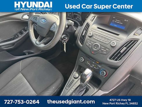 Used 2016 Ford Focus SE FWD image 7