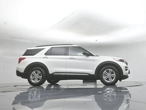 Certified 2023 Ford Explorer XLT w/ Equipment Group 202A RWD image 52