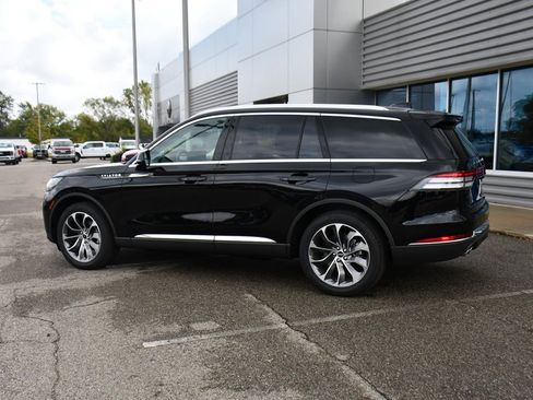 Used 2025 Lincoln Aviator AWD image 3