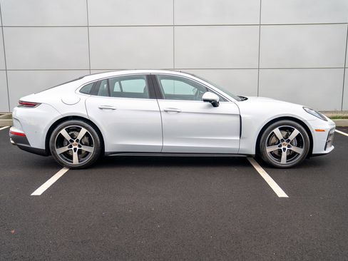 Used 2025 Porsche Panamera 4 image 8