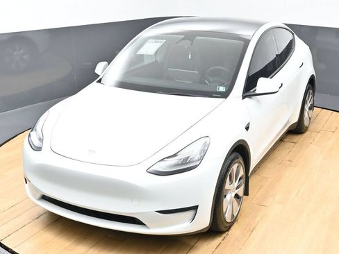 Used 2023 Tesla Model Y Long Range AWD/4WD image 48