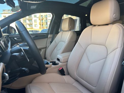 Used 2025 Porsche Macan image 5
