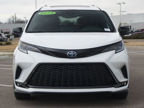 Used 2025 Toyota Sienna XSE w/ XSE Premium Package image 26