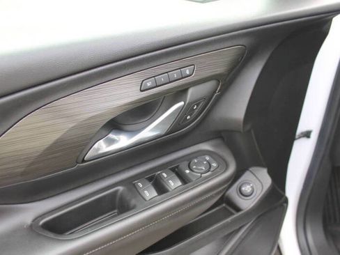 Used 2023 GMC Terrain SLT image 16